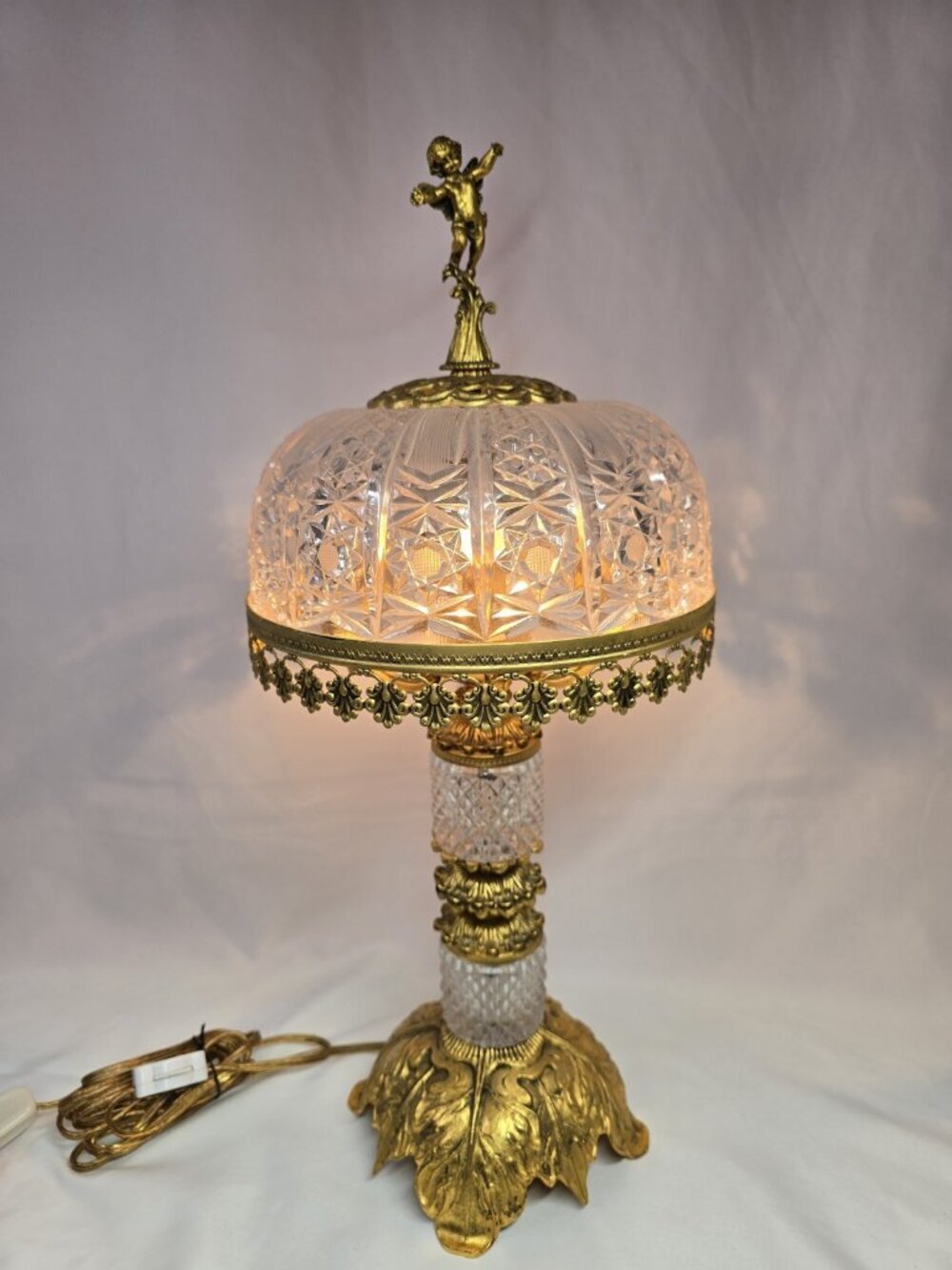 Vintage Hollywood Regency Cherub Crystal Table Lamp Cut Glass Gold Ornate